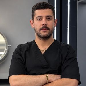 دکتر سیدفراز قائمی اسکوئی جراح دندانپزشک